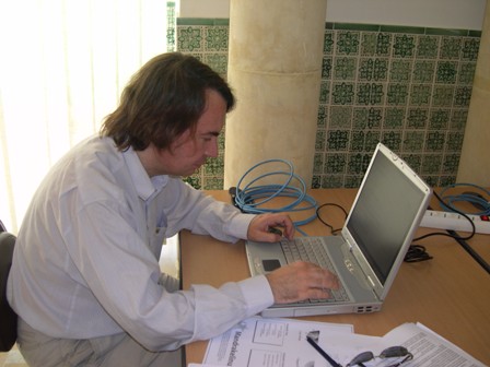 Francis Muguet au travail - 38 kb